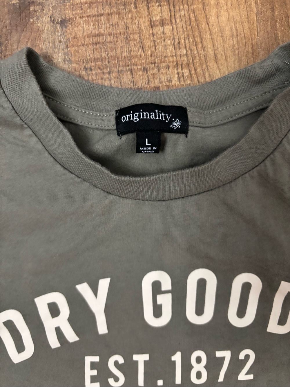 Dry Goods Women’s size Large Crew Neck Baby Tee T-Shirt in Olive green - Picture 3 of 6